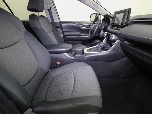 Used 2022 Toyota RAV4 XLE image 19