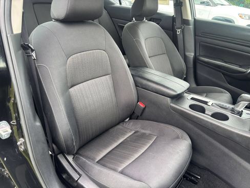Used 2025 Nissan Altima 2.5 SV FWD image 37