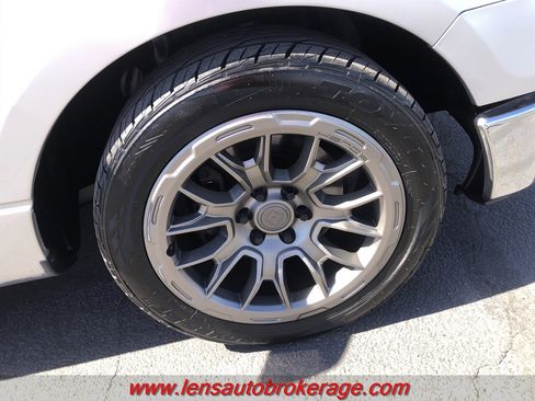 Used 2013 Ford F150 XLT image 23