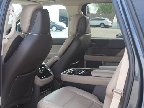 Used 2022 Lincoln Navigator Reserve AWD/4WD image 18