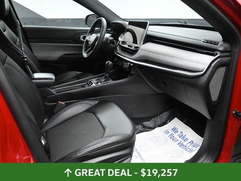 Used 2024 Jeep Compass Latitude image 21