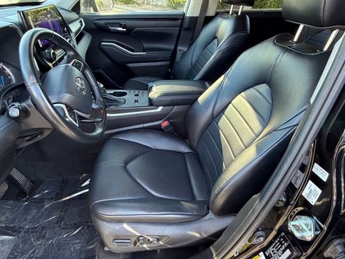 Used 2023 Toyota Highlander XLE w/ Protection Package #3 (TMS) image 19