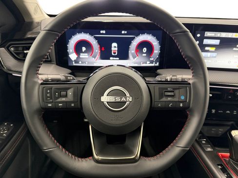 Used 2025 Nissan Kicks SR image 16