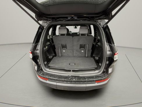 Used 2024 Jeep Grand Cherokee L Laredo image 13