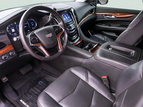Used 2019 Cadillac Escalade Luxury image 13