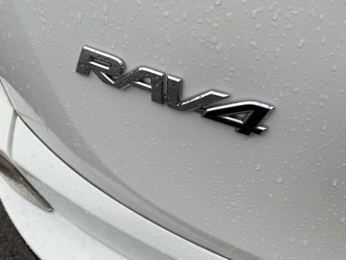 Used 2016 Toyota RAV4 LE AWD/4WD image 16