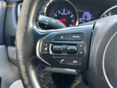 Used 2021 Kia Sedona EX FWD image 24