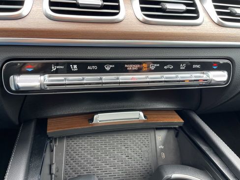 Used 2025 Mercedes-Benz GLS 580 4MATIC image 13