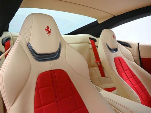 Used 2023 Ferrari Portofino M RWD image 19