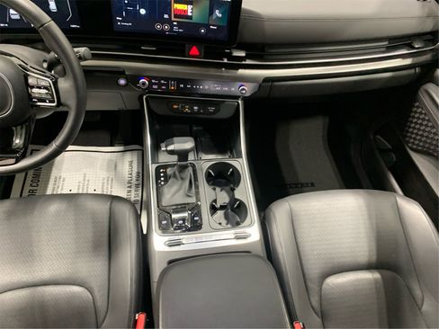 Used 2025 Kia Carnival SX Prestige image 15