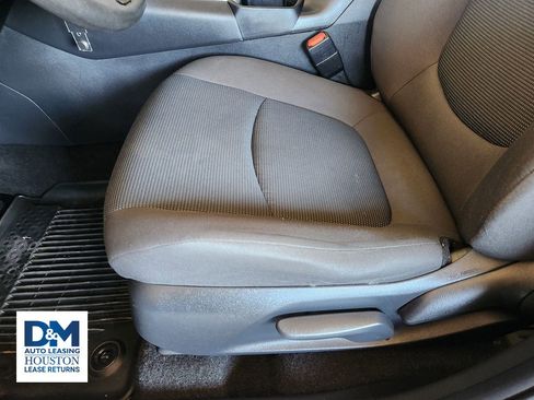 Used 2022 Toyota RAV4 LE image 30