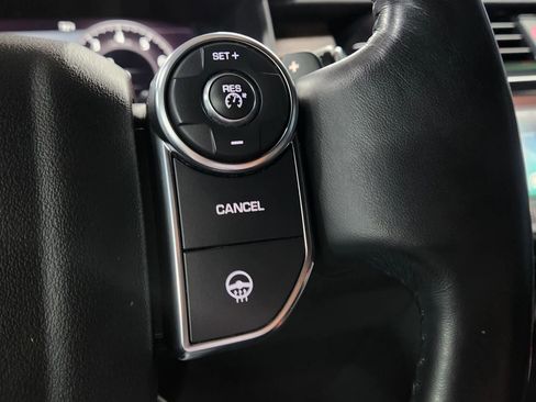 Used 2018 Land Rover Discovery HSE image 28