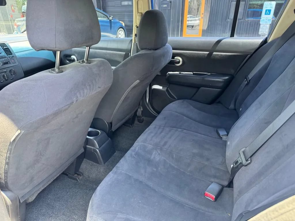 Used 2008 Nissan Versa Hatchback FWD image 6