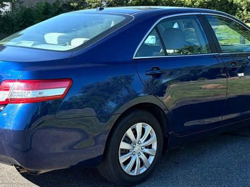 Used 2011 Toyota Camry LE FWD image 5