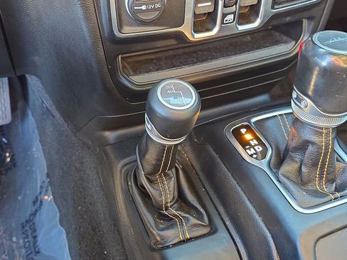 Used 2021 Jeep Gladiator Overland image 21