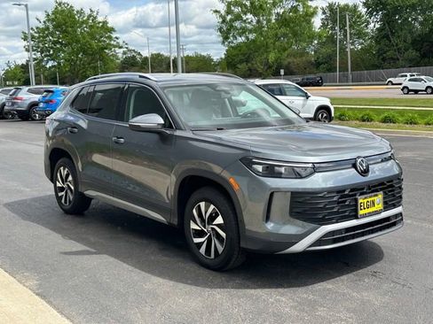 Certified 2025 Volkswagen Tiguan S AWD/4WD image 3