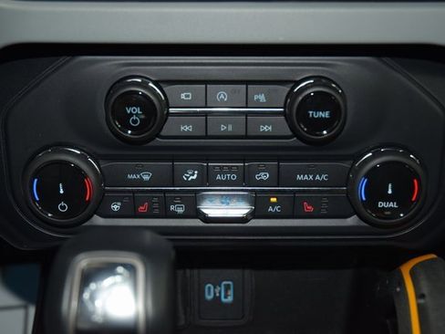 Used 2022 Ford Bronco Badlands image 28