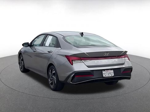 Used 2025 Hyundai Elantra SEL image 11