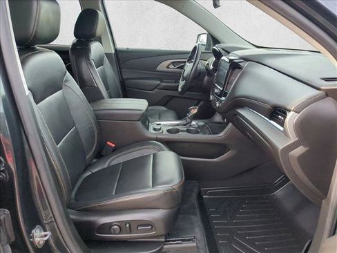 Used 2021 Chevrolet Traverse LT image 21