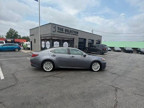 Used 2018 Lexus ES 350 w/ Luxury Package w/Wood Trim FWD image 18