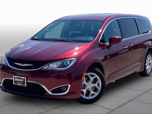 Used 2018 Chrysler Pacifica Touring Plus w/ Tire & Wheel Group FWD image 1