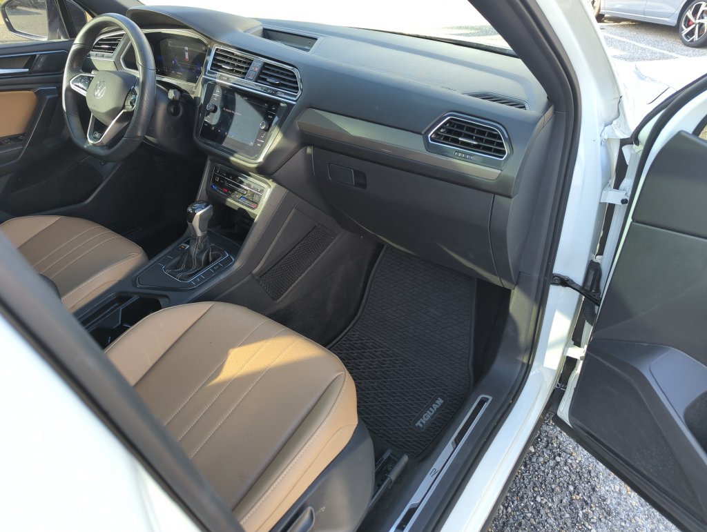 Certified 2024 Volkswagen Tiguan SE R-Line FWD image 37