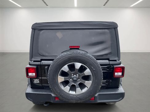 Used 2022 Jeep Wrangler Unlimited Sahara AWD/4WD image 4