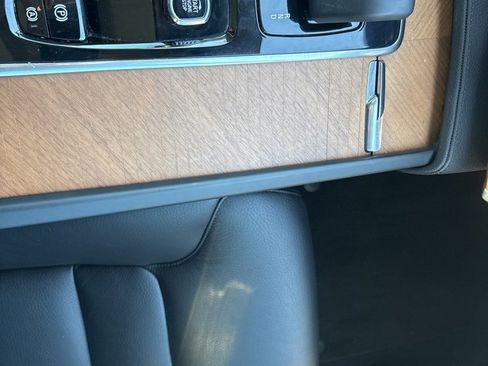 Certified 2022 Volvo XC90 T8 Inscription Expression w/ Climate Package image 27