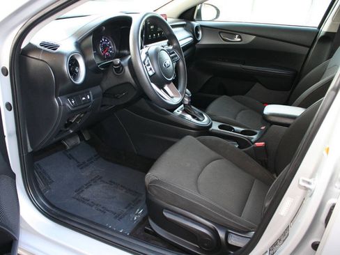 Used 2021 Kia Forte LXS FWD image 11