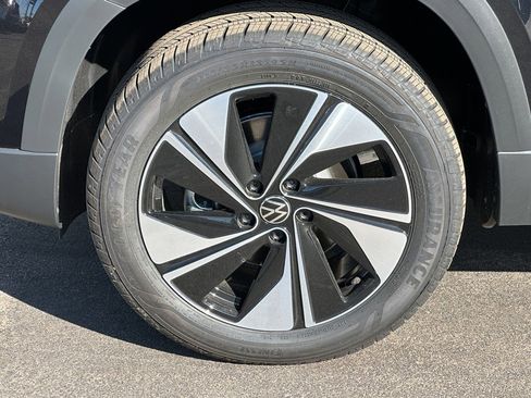 New 2025 Volkswagen Taos SE image 6