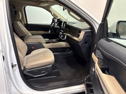 Used 2024 Ford Expedition Max Limited image 9