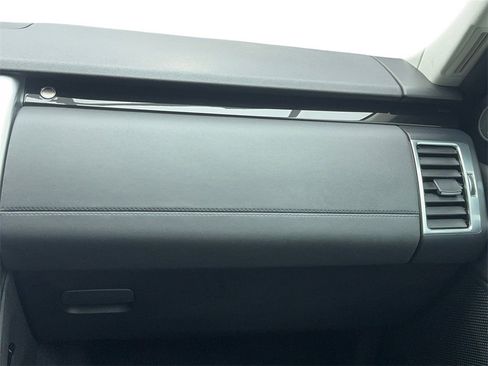 Used 2024 Land Rover Discovery S image 21