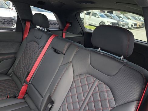 New 2026 Audi SQ7 Prestige image 27