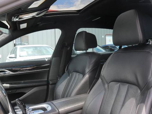 Used 2019 BMW 740i w/ M Sport Package RWD image 8
