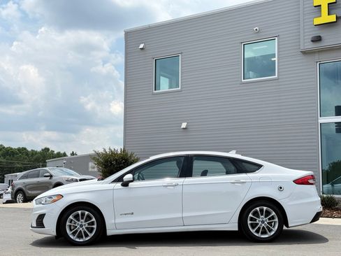 Used 2019 Ford Fusion SE FWD image 10