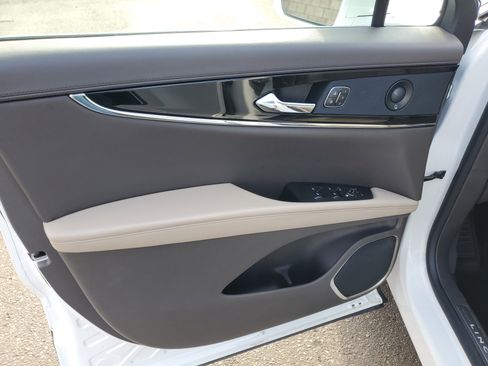 Certified 2022 Lincoln Nautilus Reserve w/ Equipment Group 201A image 10