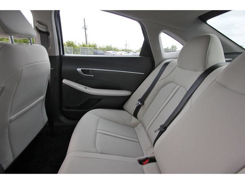Certified 2025 Hyundai Sonata SE FWD image 12