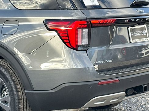 New 2026 Ford Explorer Active w/ Active Comfort Package image 7