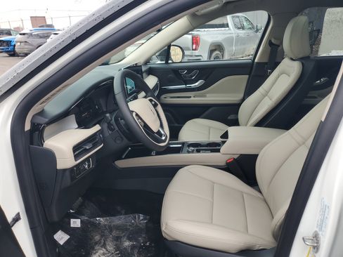 New 2026 Lincoln Corsair Premiere image 12