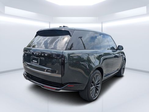 Used 2025 Land Rover Range Rover SE AWD/4WD image 3