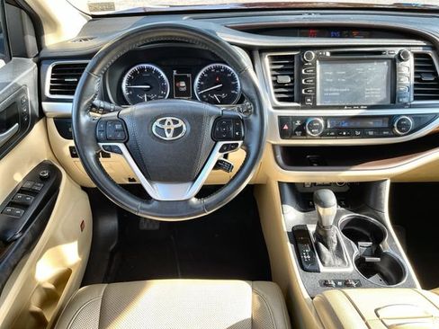 Used 2018 Toyota Highlander Limited Platinum AWD/4WD image 12