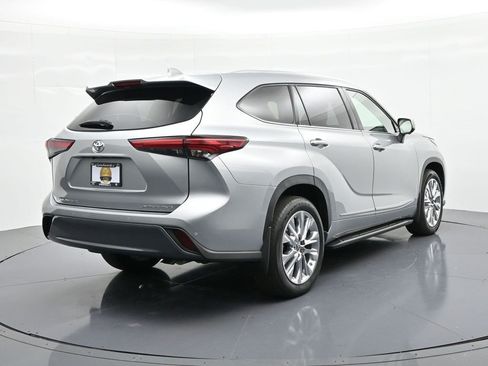 Used 2023 Toyota Highlander Limited AWD/4WD image 6