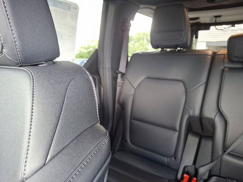 New 2025 Ford Bronco Badlands image 12