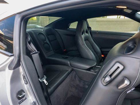 Used 2024 Nissan GT-R Premium w/ Floor Mat Package AWD/4WD image 39