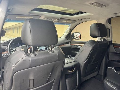 Used 2018 Cadillac Escalade ESV Luxury image 18