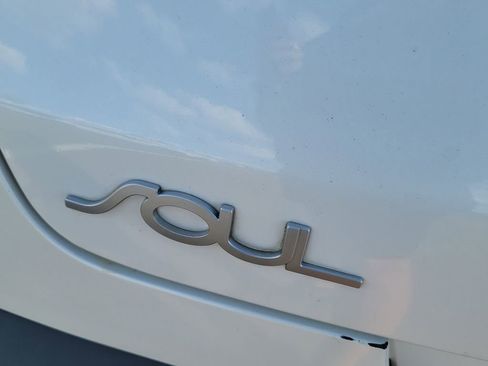 Used 2022 Kia Soul LX image 6