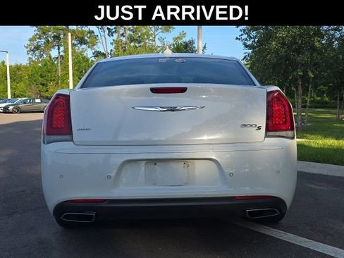 Used 2018 Chrysler 300 S w/ 300S Premium Group AWD/4WD image 4