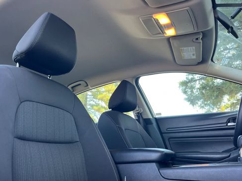 Used 2019 Nissan Altima 2.5 S FWD image 18
