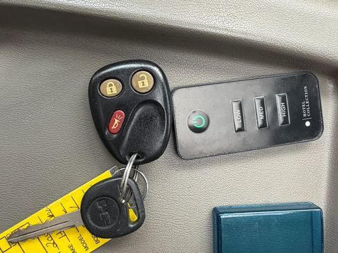 Used 2004 HUMMER H2 AWD/4WD image 36