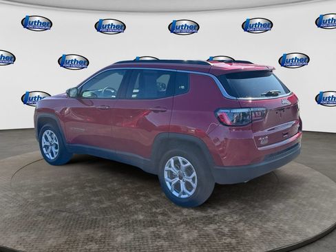 Used 2025 Jeep Compass Latitude AWD/4WD image 3